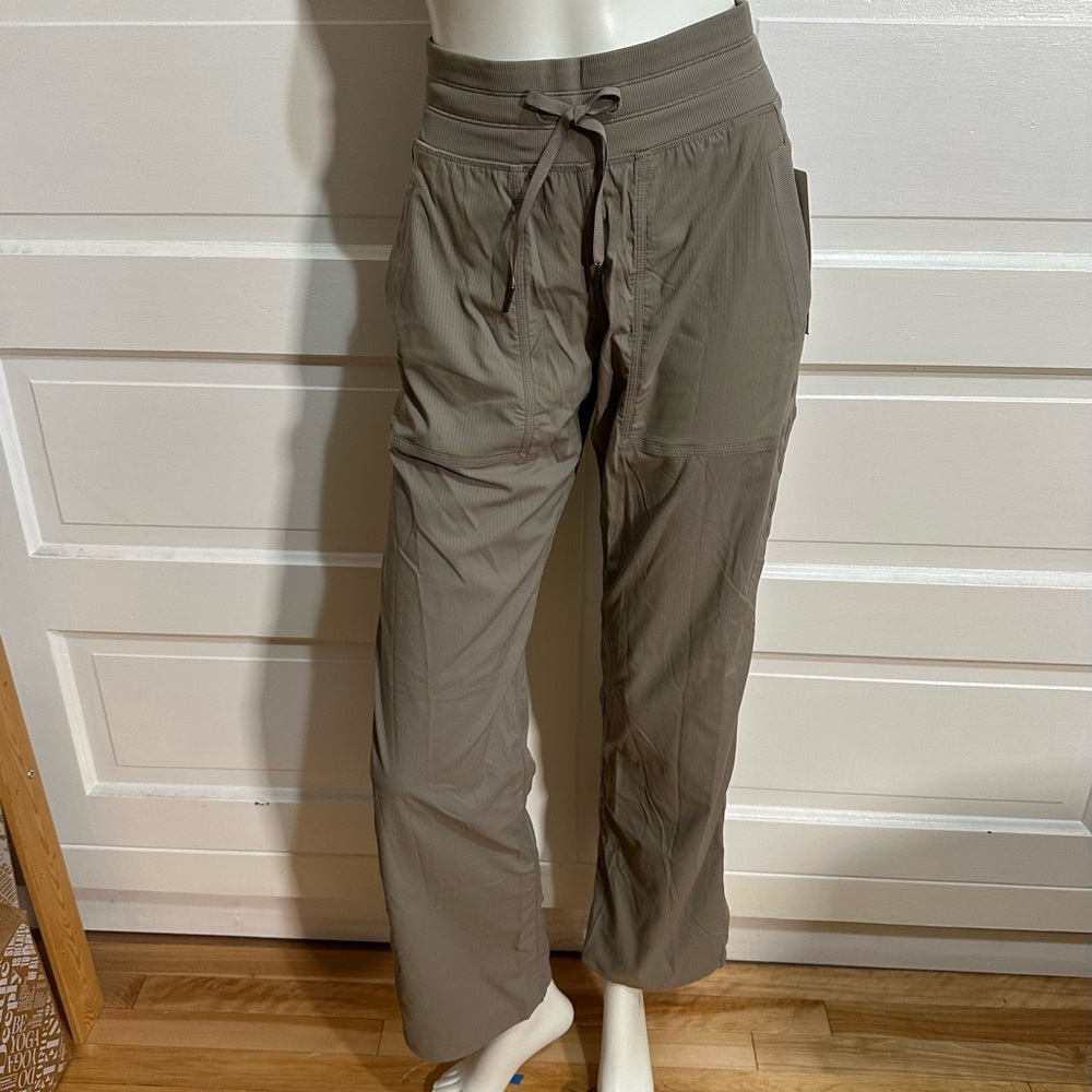 SOLD - NEW Lululemon Dance Studio Mid-Rise Pant Size 8 Warm Ash Grey $128
